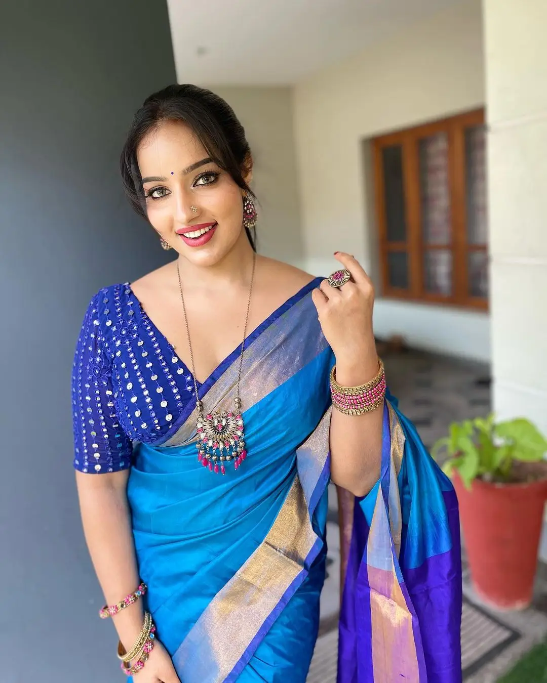 MALAVIKA MENON PICS IN SOUTH INDIAN TRADITIONAL BLUE SAREE BLOUSE